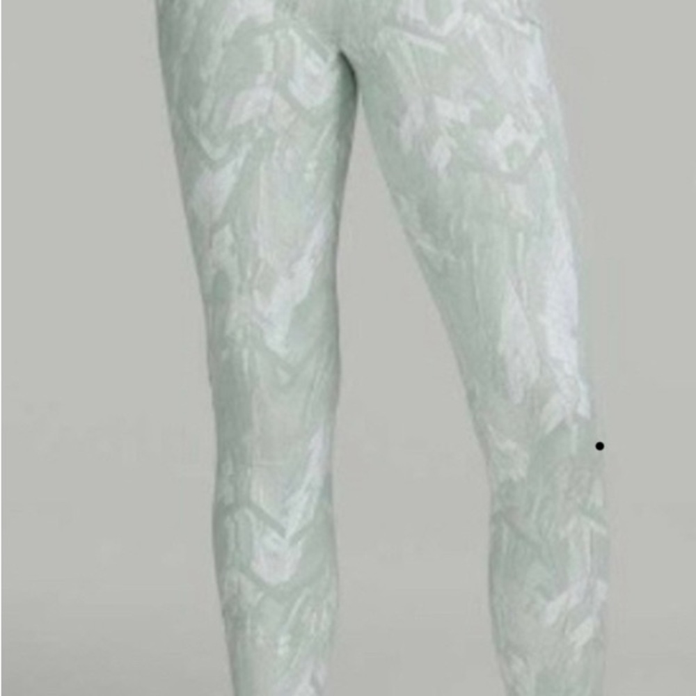 Lululemon Swift Speed High-Rise Tight Size 4 Great condition